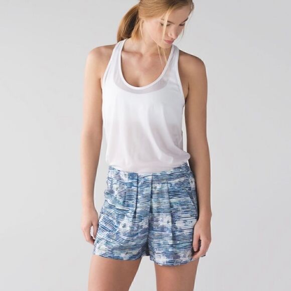 Lululemon &go Keepsake Short in Blurry Belle Multi - Picture 2 of 8